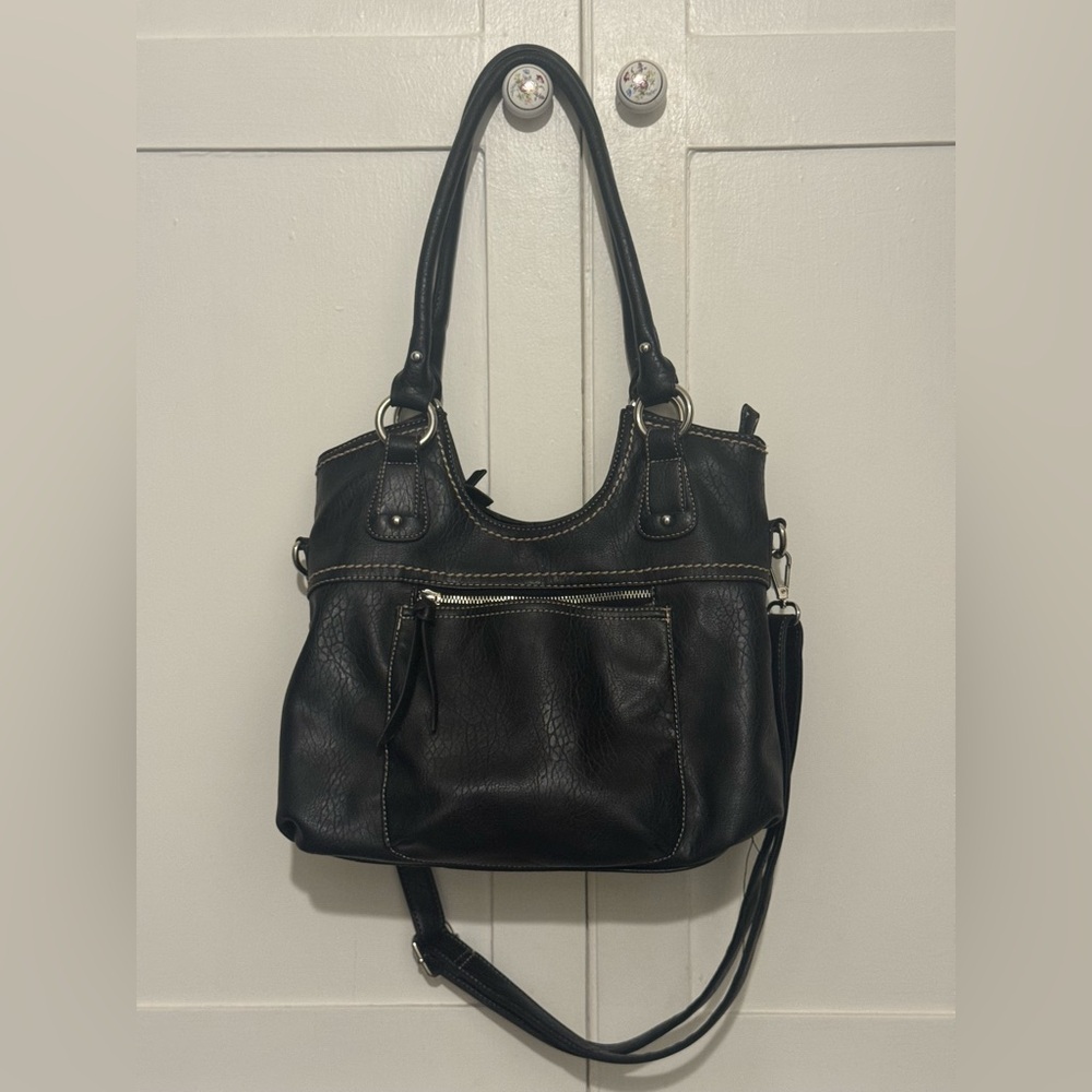 GH Bass & Co Elegant Black Leather Handbag